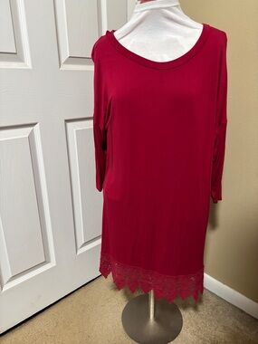 Emerald Cherry Red Lace-Hem Tunic Top